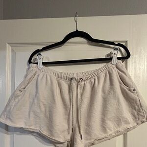 Vuori Women's Shorts in Cream - XL